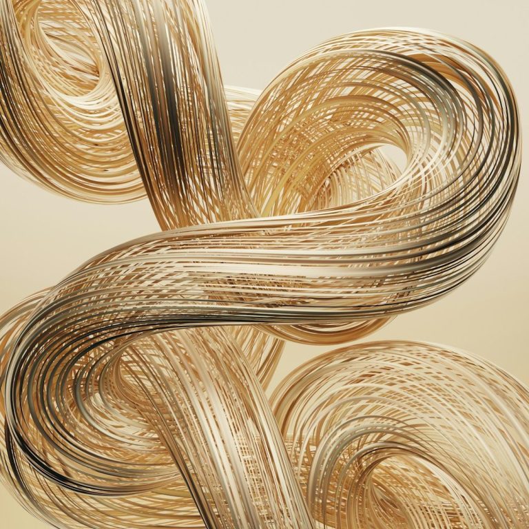 Regeneración capilar avanzada Líneas entrelazadas en tonos beige y dorado, creando un diseño abstracto orgánico. Regeneración capilar avanzada.